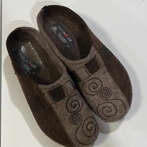 Haflinger‎ - 9/40, Brown Wool, Slip-Ons with Swirl Pattern